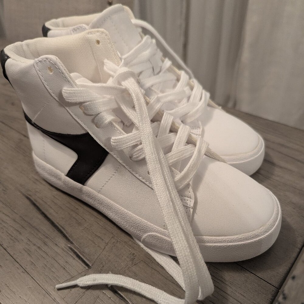 Girl's High Top Tennis Shoes